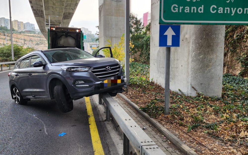 תאונת דרכים במנהרות הכרמל • שלושה נפגעים (צילום: כבאות והצלה)