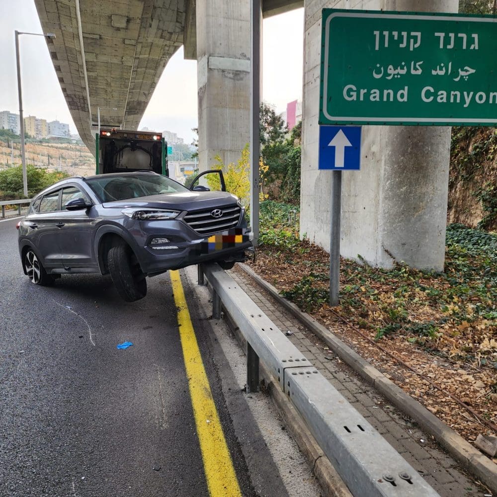 תאונת דרכים במנהרות הכרמל • שלושה נפגעים (צילום: כבאות והצלה)