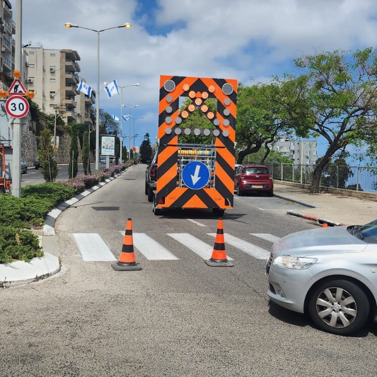 דרך יד לבנים - הכביש חסום (צילום: חי פה בשטח)