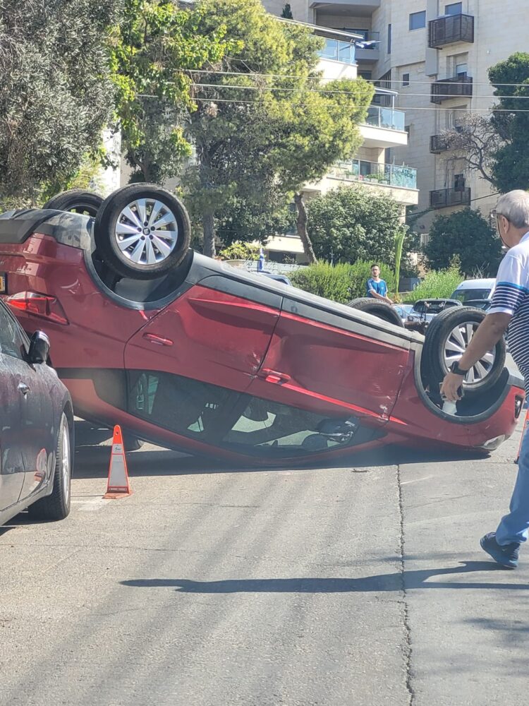 תאונת רכב שהתהפך בעובדיה 4 (צילום: פרטי)