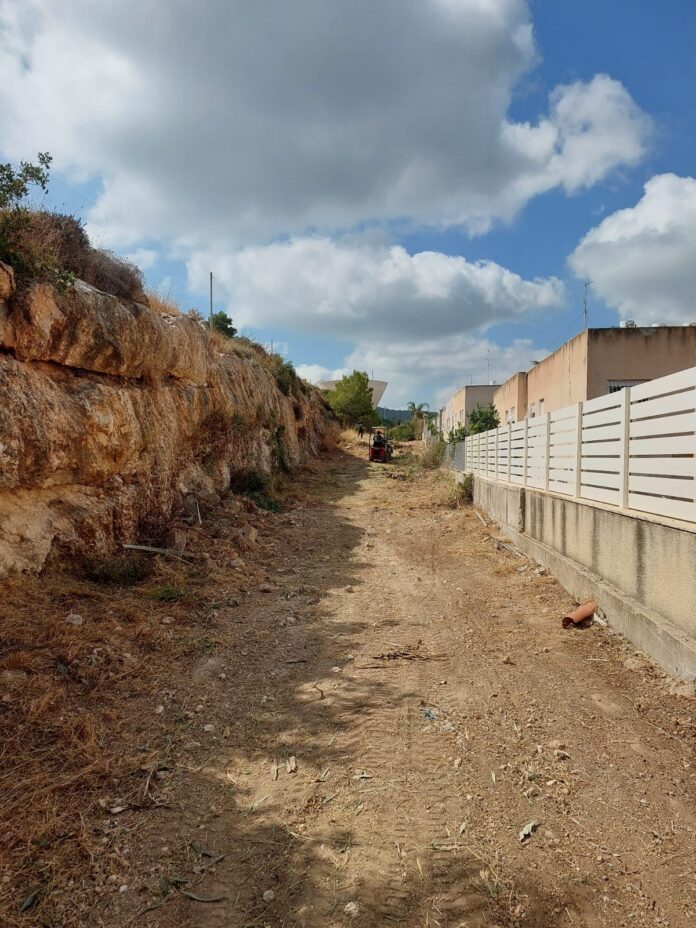 מונעים את השריפה הבאה: עיריית טירת כרמל החלה בפרויקט להכשרת אזורי חיץ (צילום: טירת כרמל)