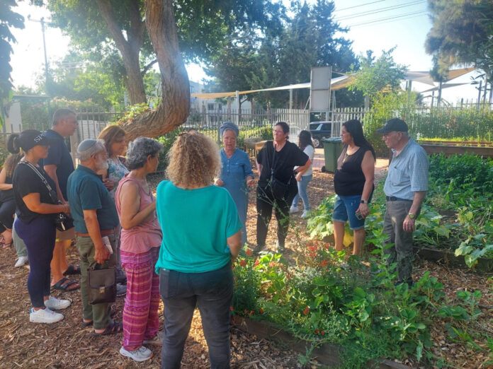 קורס גידול צמחי מאכל בקריית אתא (צילום: קריית אתא)