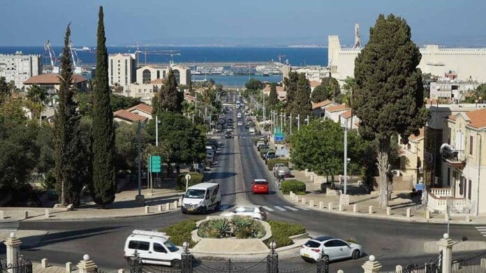 ירי בשדרות בן גוריון בחיפה: גבר נפצע קשה 18/4/26 (צילום: ירון כרמי)